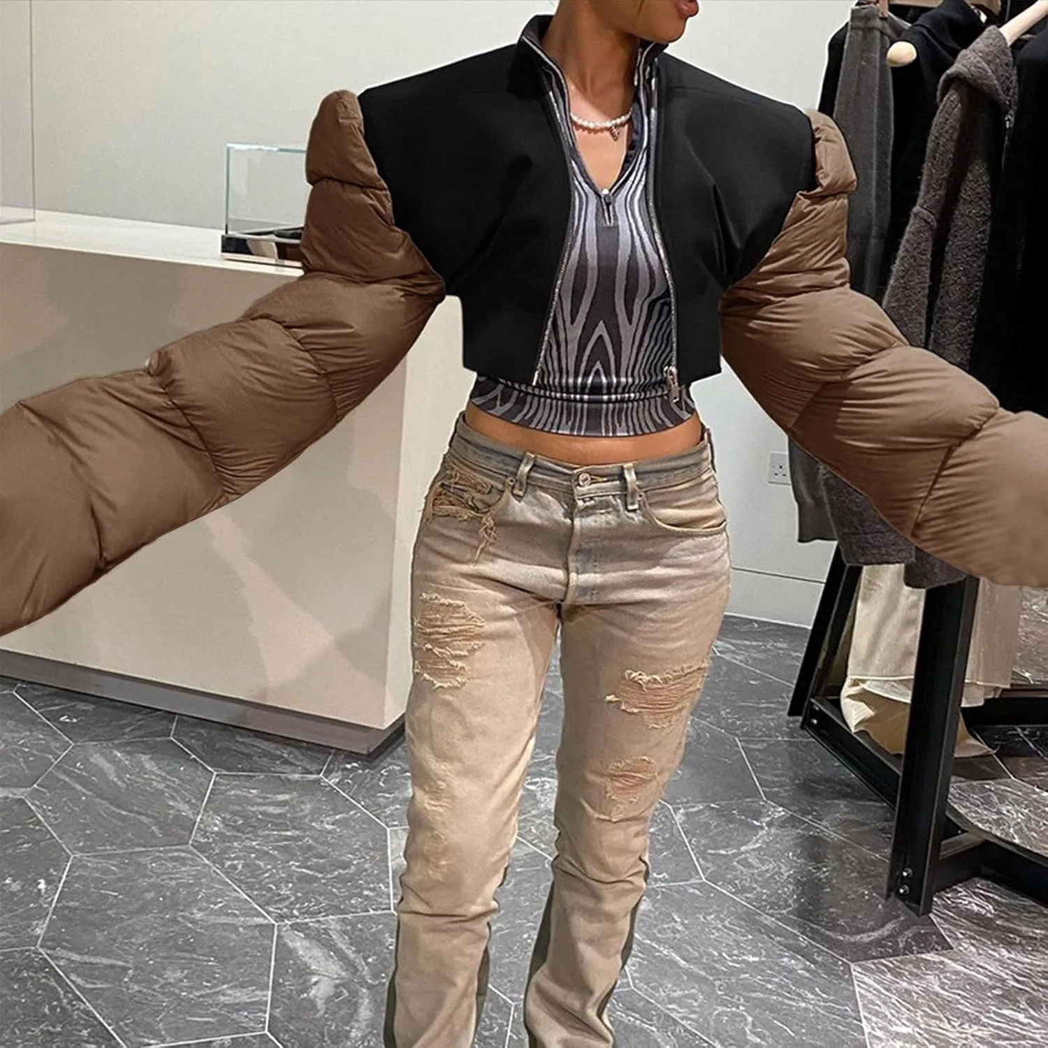 DASAYO Women's Puffy Long Sleeve Zip Cropped Puffer Jacket Color Block Quilted Puffy Down Coat Slouchy Winter Outwear Trendy
