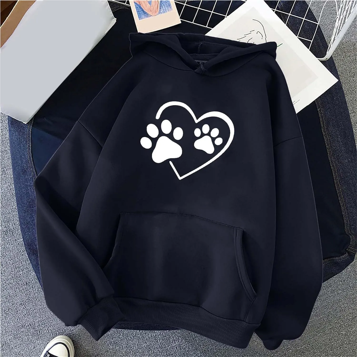 Heart Print Hoodies for Women Drawstring Long Sleeve Cute Oversized Sweatshirt Dog Paw Print Graphic Pullover Tops